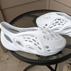 Yeezy foam runner size 8 mens 41